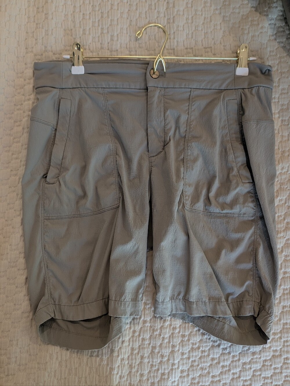 Athleta women's outdoor/hiking shorts in Gray/Green Color Size 10
